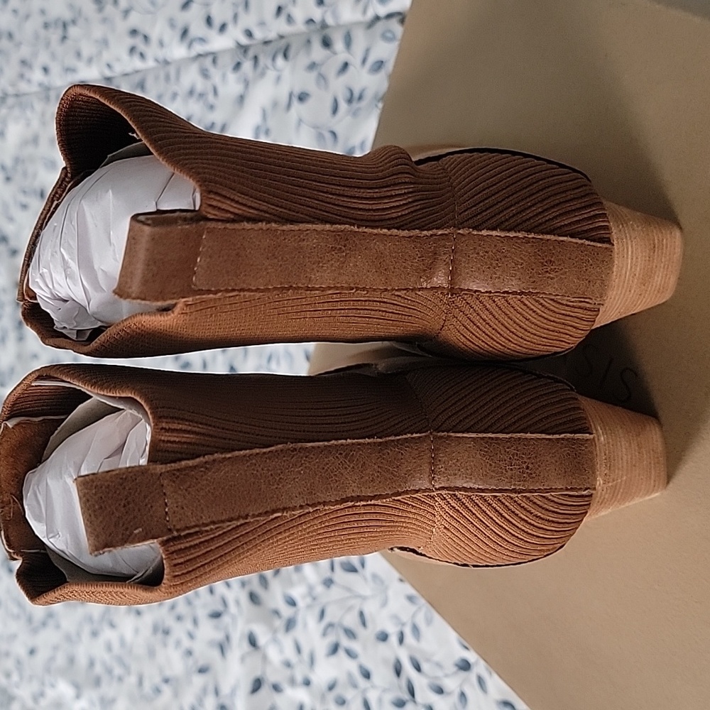 NIB Oasis Society Heeled Booties - Picture 3 of 4